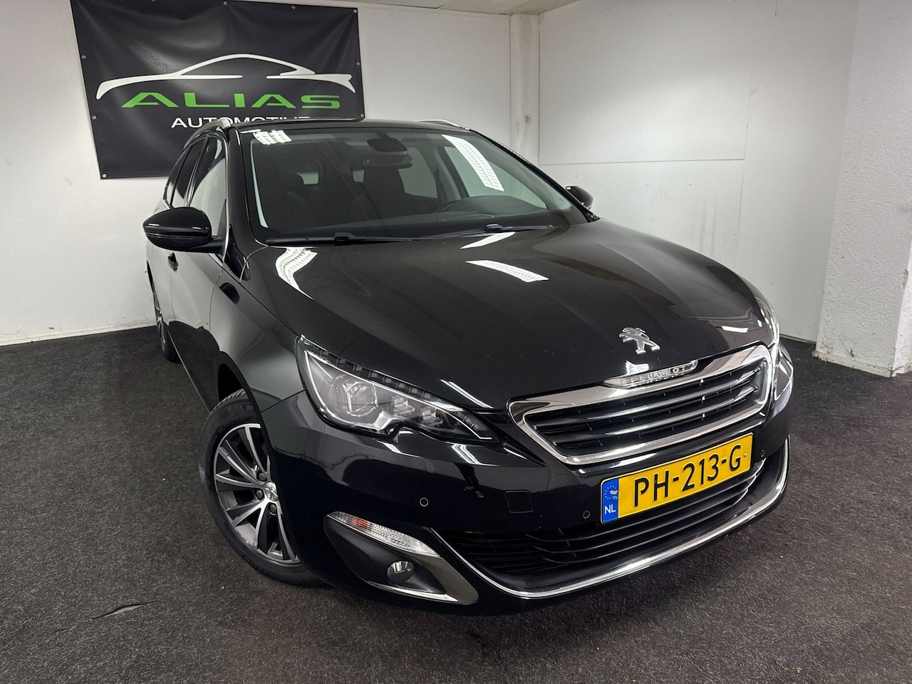 Peugeot 308 SW - 1.2 PureTech Blue Lease Premium - Trekhaak - Carplay - Pano - Airco - APK 2027 - AutoWereld.nl