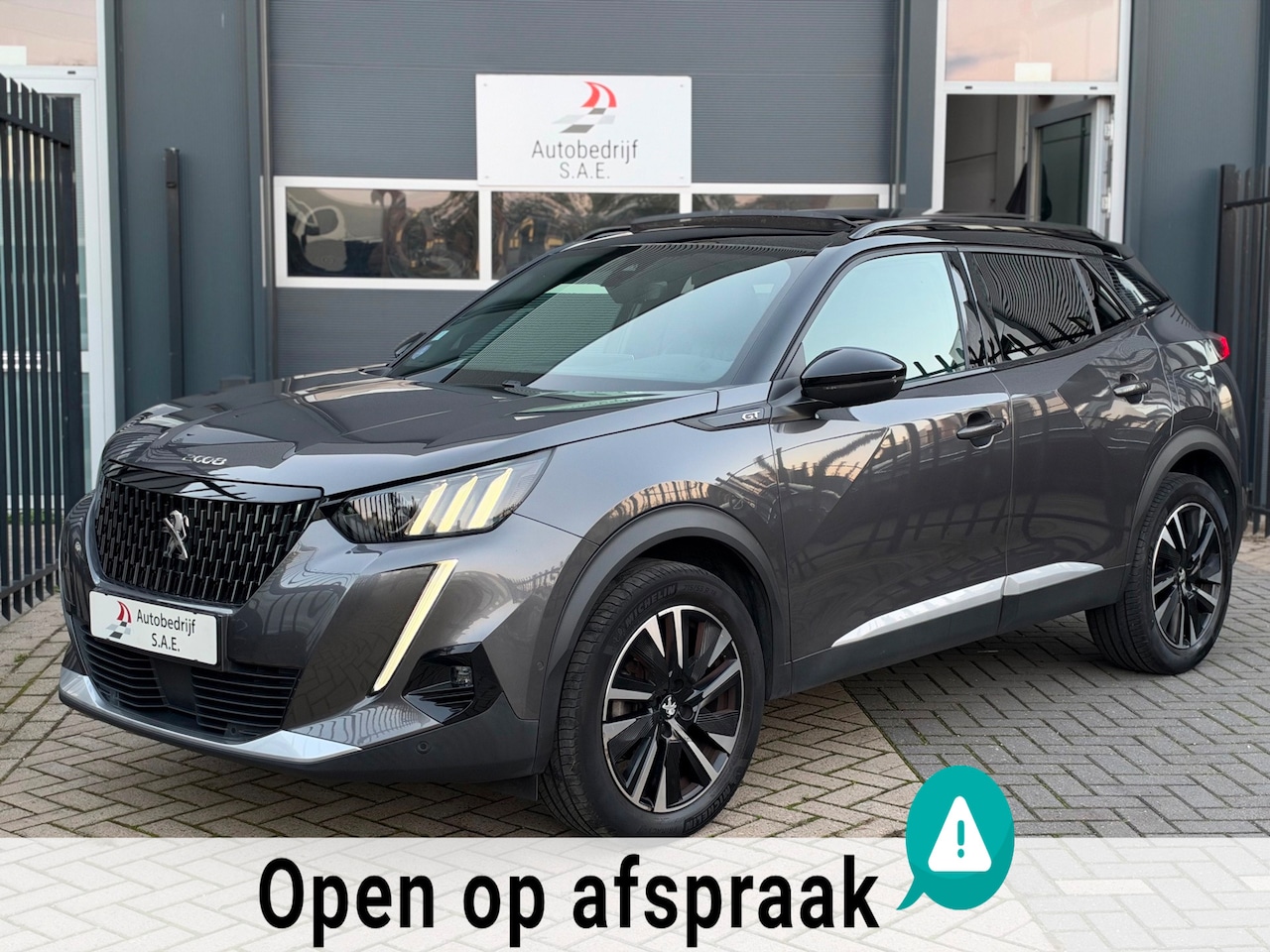 Peugeot 2008 - 1.2 PureTech GT Pack PANO LEDER CARPLAY NAVI AUTOMAAT ! - AutoWereld.nl