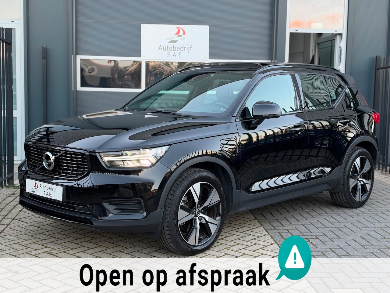 Volvo XC40 - 1.5 T5 Recharge R-Design PANO 360 CARPLAY TREKHAAK !! - AutoWereld.nl