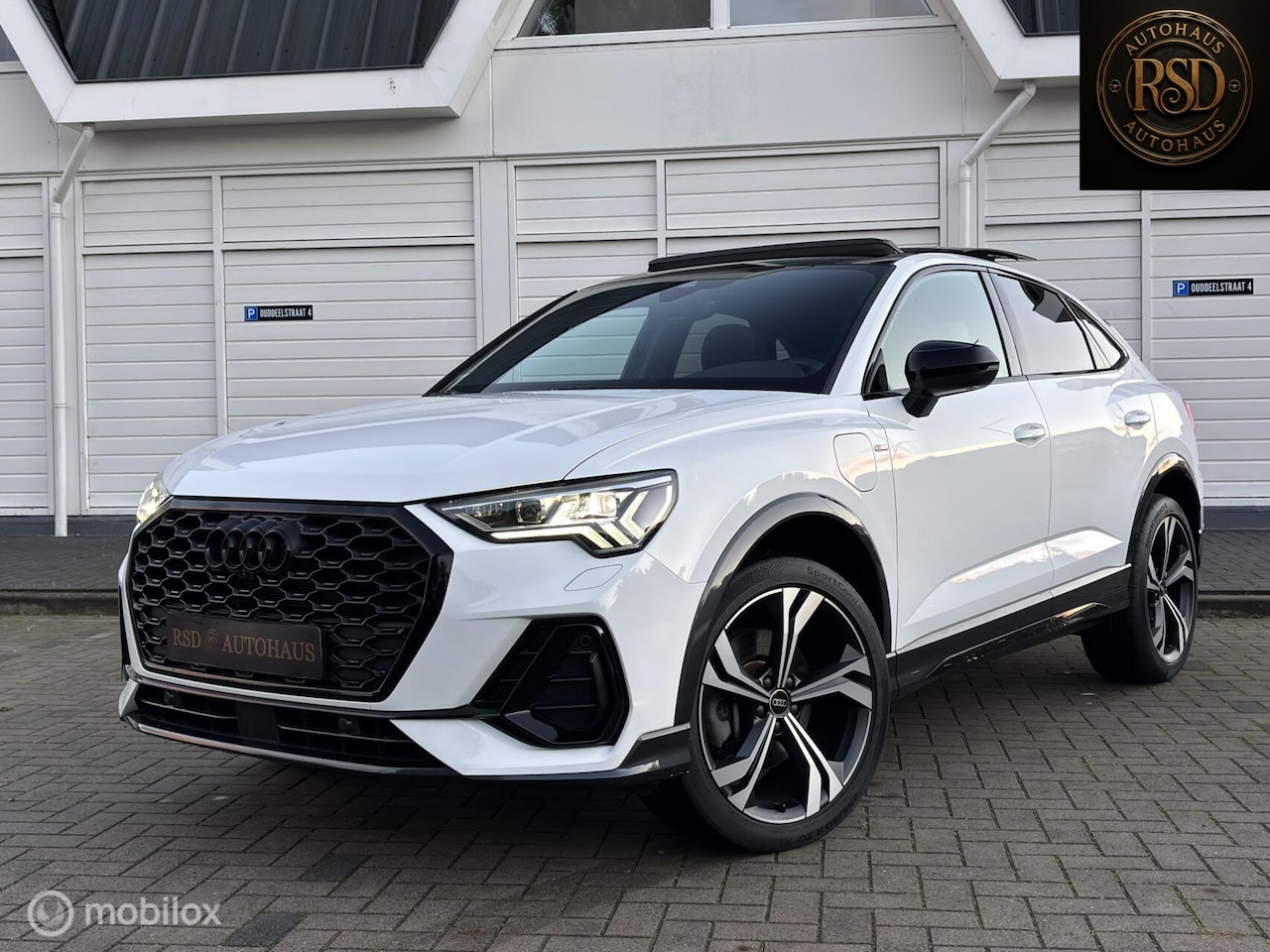 Audi Q3 Sportback - 45 TFSI e 3xSline Pano trekh. Nieuwstaat - AutoWereld.nl