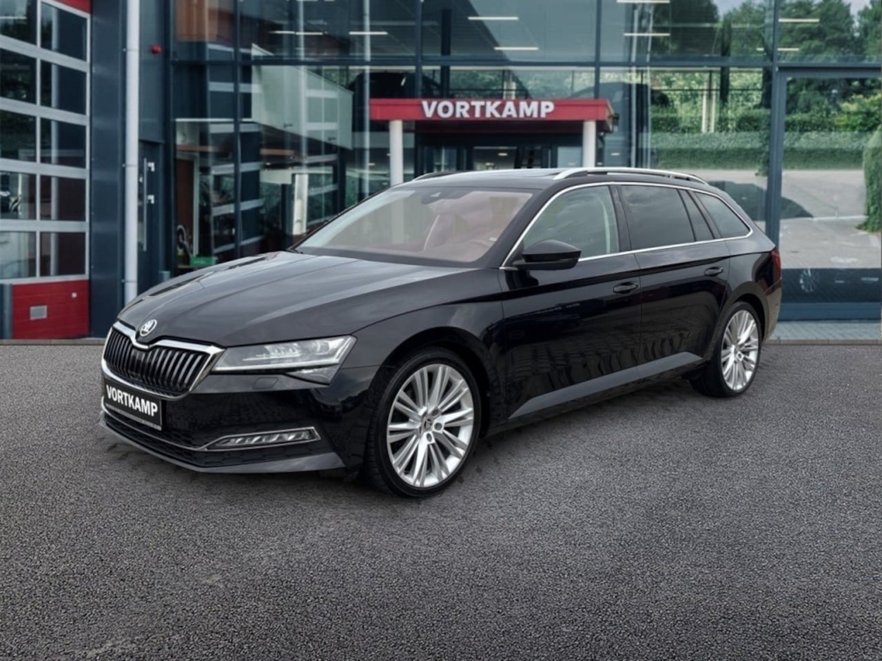 Skoda Superb - 2.0 TDI DSG PANO-DAK/TREKHAAK/360CAM/E-KLEP/CANTON/ACC/STOELVERW+KOEL - AutoWereld.nl