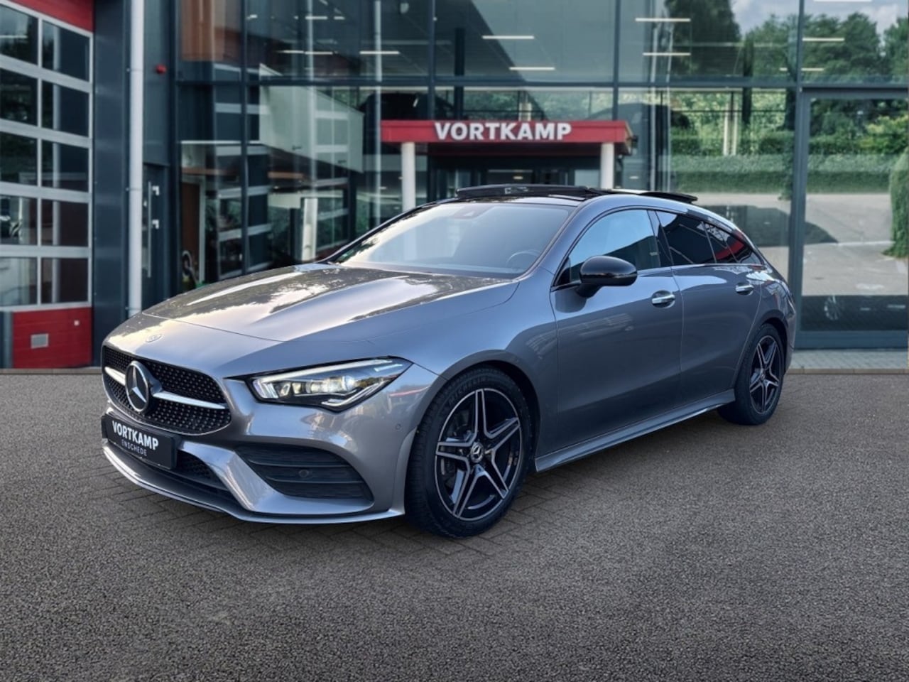 Mercedes-Benz CLA-klasse Shooting Brake - CLA 180 AMG SHOOTING BRAKE PANO-DAK/CAMERA/NIGHT-PAKKET/STOELVERW - AutoWereld.nl