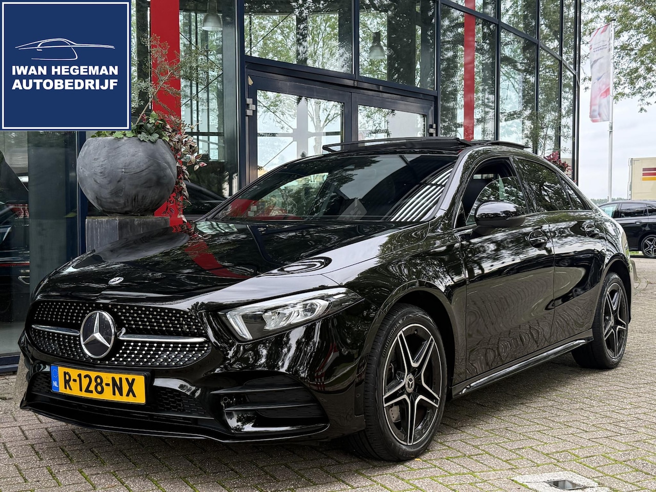 Mercedes-Benz A-klasse - 250 e Business Solution AMG Limited | SOH 93,99% | Panoramadak | Sfeerverlichting | PDC + - AutoWereld.nl