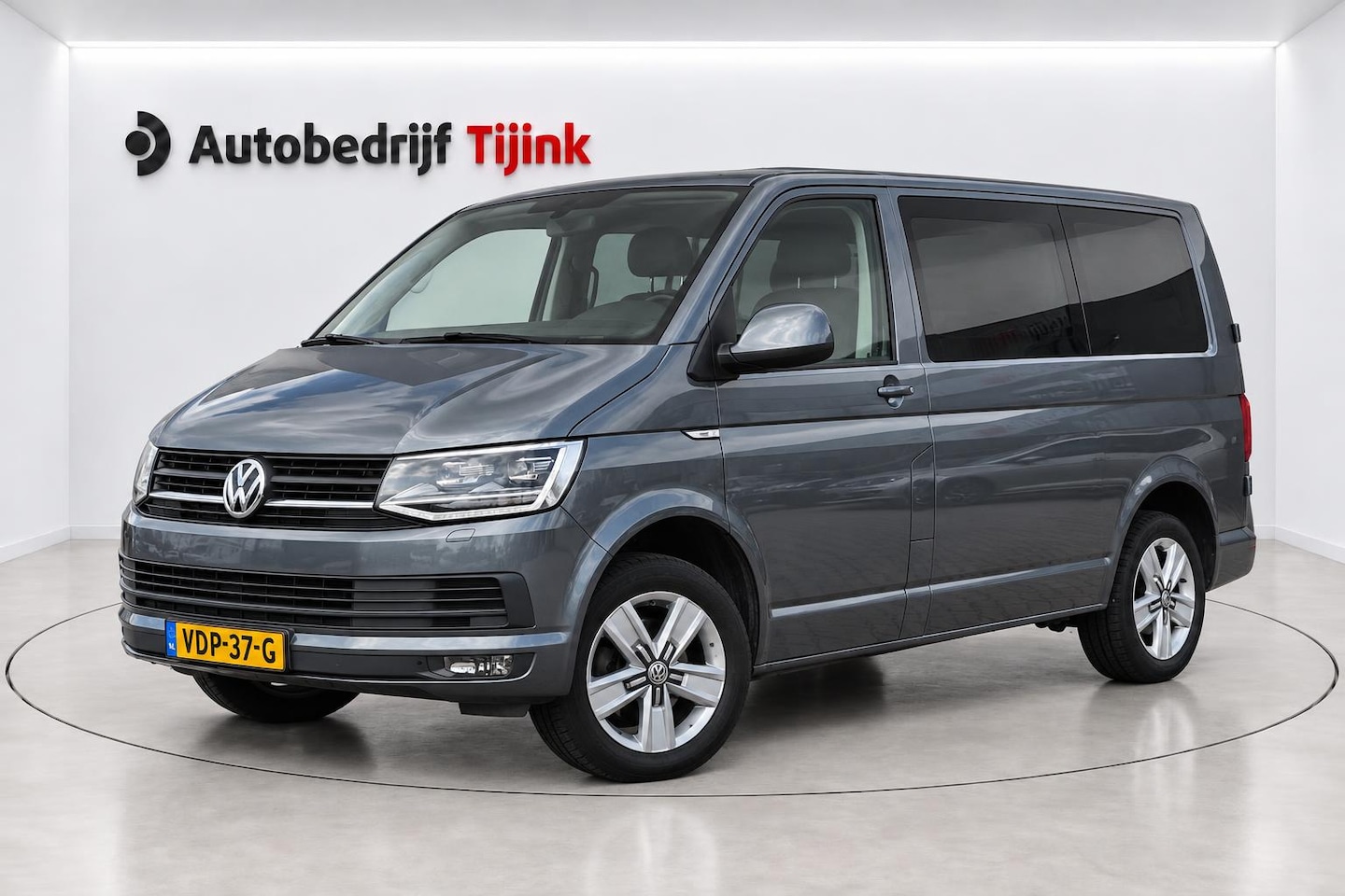 Volkswagen Transporter - 2.0 TDI 150PK DSG Dubbele cabine L1H1 Highline | LED | Trekhaak | Cruise | LMV | Camera | - AutoWereld.nl