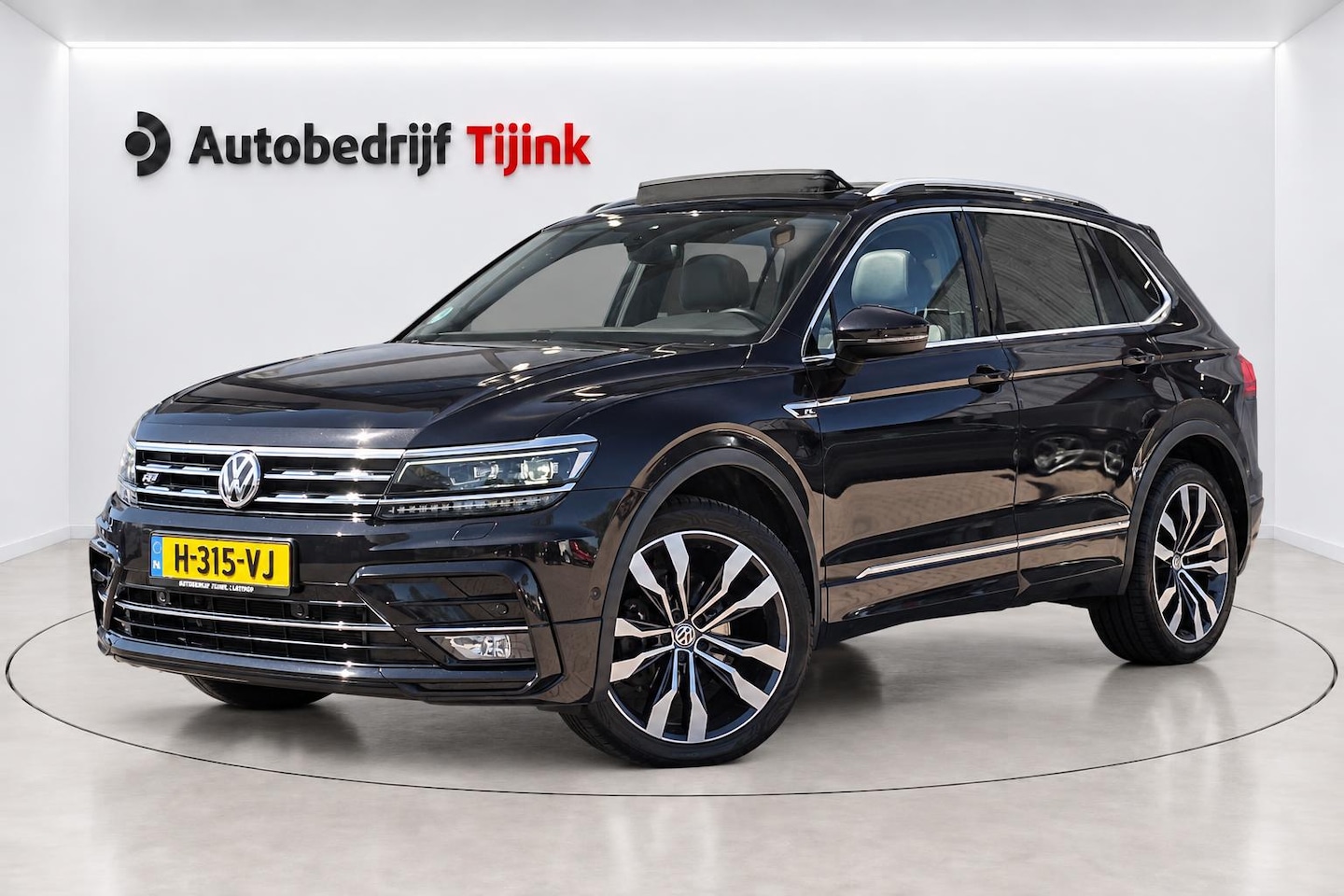 Volkswagen Tiguan Allspace - 1.5 TSI Highline Business R-line 7p. | LED | Pano | Trekhaak | Leder | Stoelverwarming | C - AutoWereld.nl