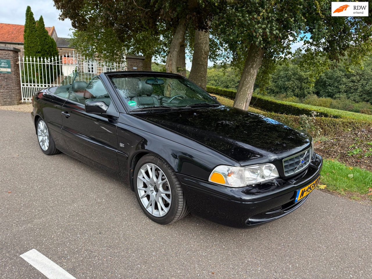 Volvo C70 Convertible - 2.4 T Tourer Black 2.4 T Tourer Black. - AutoWereld.nl