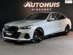 BMW 5-serie - 520i High Executive Edition M Stuurverwarming/ Stoelventilatie/ 21"/ Glazendak/ Memoryseat