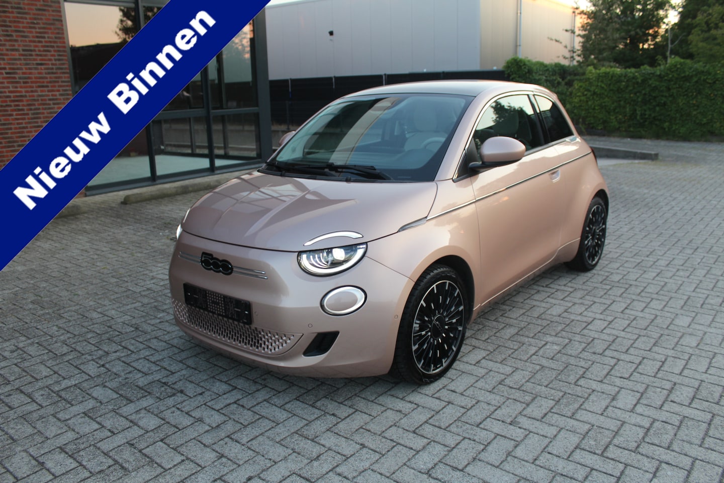 Fiat 500e - La Prima 42 kWh Clima-Camera-Leder-Stoelverwarming-JBL-Pano - AutoWereld.nl