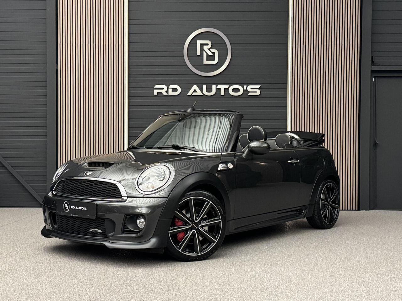 MINI Cabrio - 1.6 John Cooper Works/ H/K/ Navi/ JCW/ Xenon/ Stoelverwarming - AutoWereld.nl