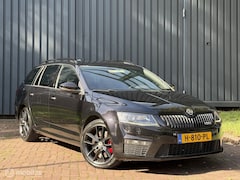 Skoda Octavia Combi - 2.0 TDI RS Kuipstoelen|Xenon|Canton|Trek