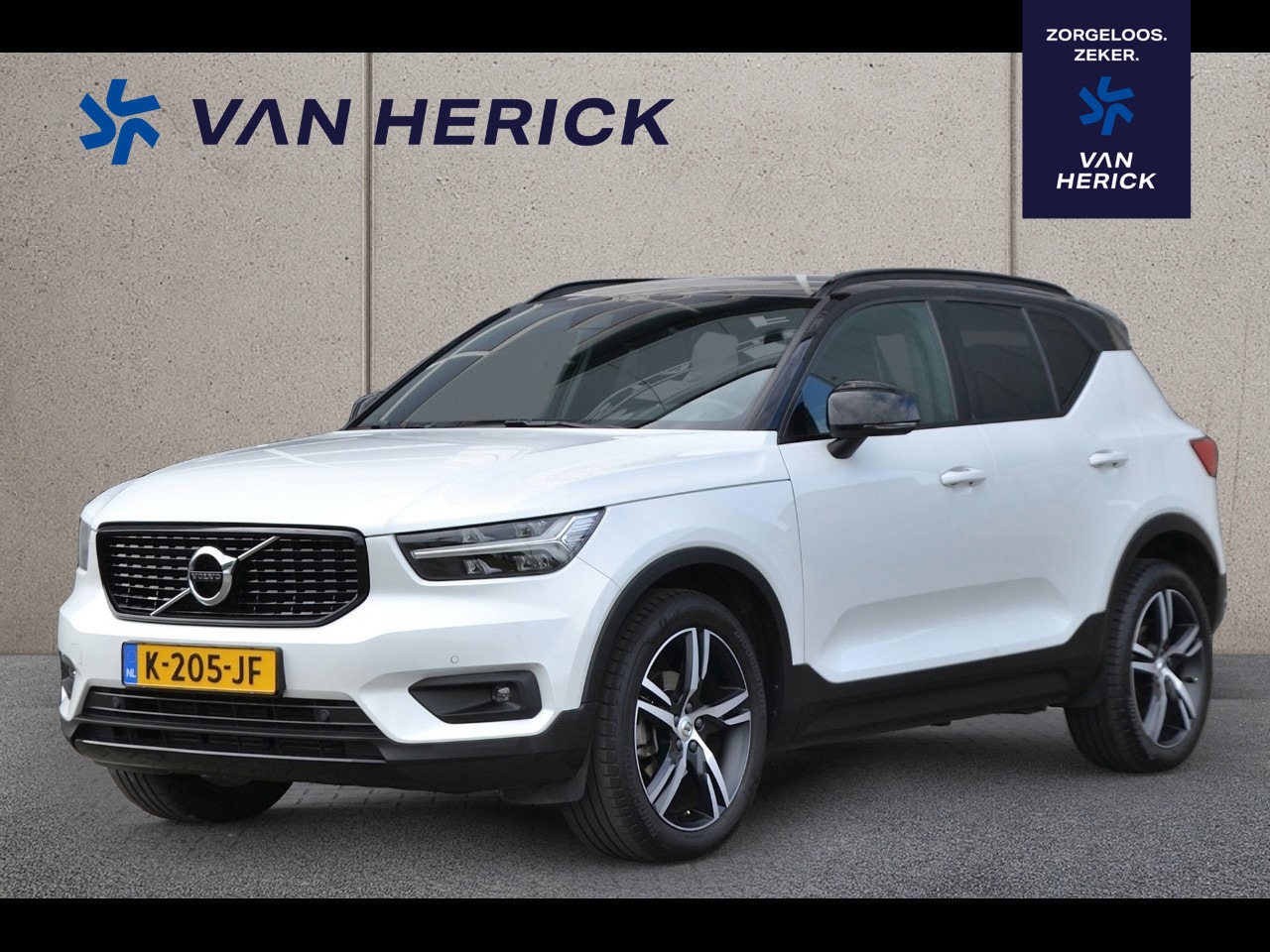 Volvo XC40 - 1.5 T2 R-Design | Navigatie | Achteruitrijcamera | ACC | BLIS - AutoWereld.nl
