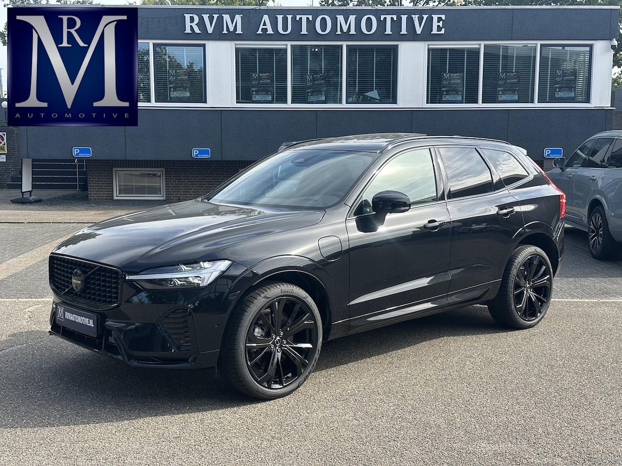 Volvo XC60 - 2.0 T6 Plug-in hybrid AWD Plus Black Edition LUCHTVERING | ELEK. TREKHAAK | STOEL + STOELV - AutoWereld.nl