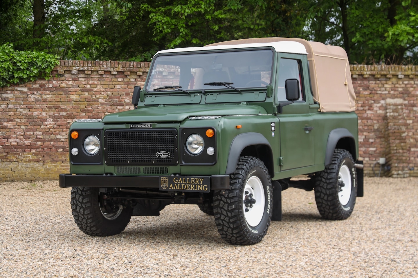 Land Rover 90 - Pick-up with canvas top "Restored-rebuilt-renewed" Fully restored - But why? - "Because th - AutoWereld.nl