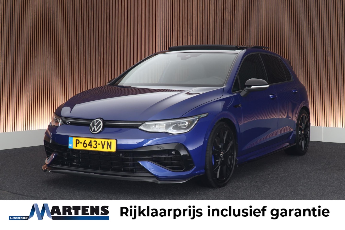 Volkswagen Golf - 2.0 TSI 400pk R 4Motion Panoramadak Akrapovic Camera Stoelverwarming Harman/Kardon - AutoWereld.nl