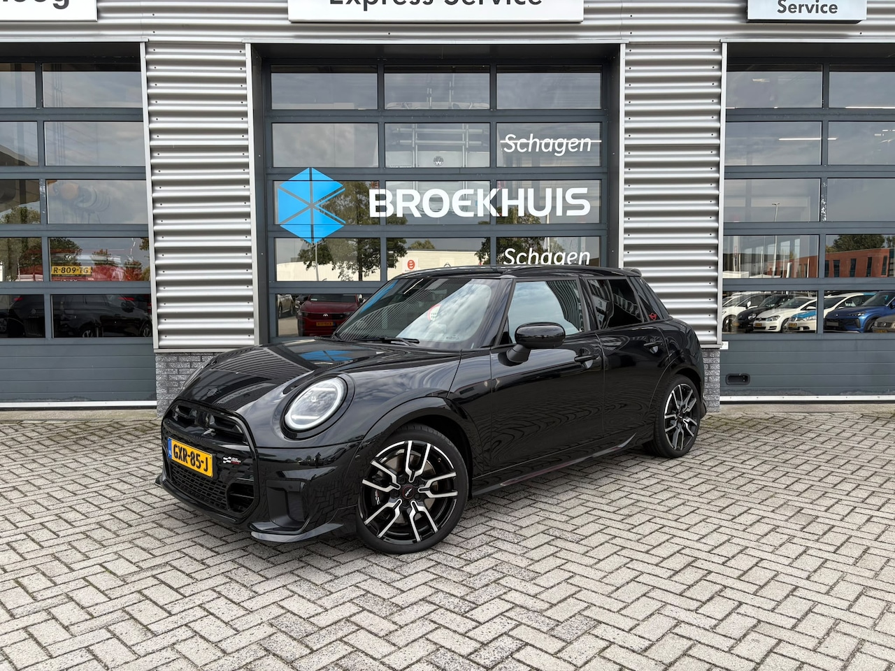 MINI 5-Deurs - 2.0 Cooper S John Cooper Works XL 204 pk | Achteruitrijcamera | Panoramadak | Apple Carpla - AutoWereld.nl