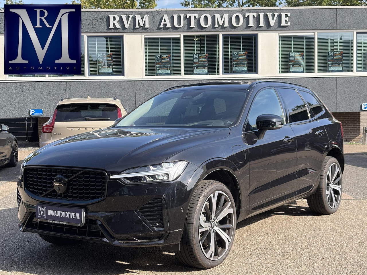 Volvo XC60 - 2.0 T8 Plug-in hybrid AWD Plus Dark LUCHTVERING| PANO| HARMAN KARDON| MEMORY STOELEN| ACHT - AutoWereld.nl
