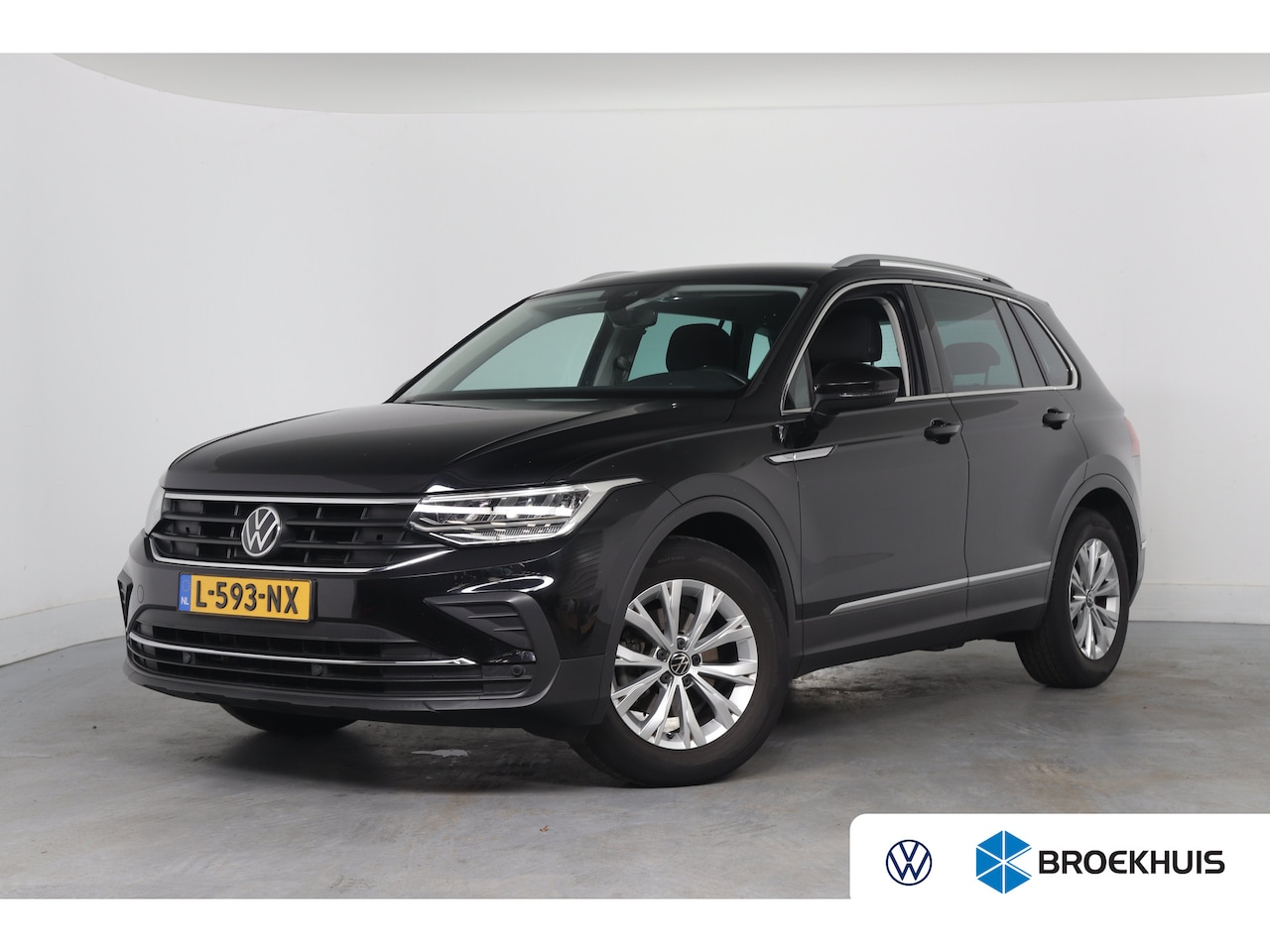 Volkswagen Tiguan - 1.5 TSI Life | Dealer Onderhouden! | Trekhaak | Stoel/Stuurverwarming | LED | Clima | Came - AutoWereld.nl