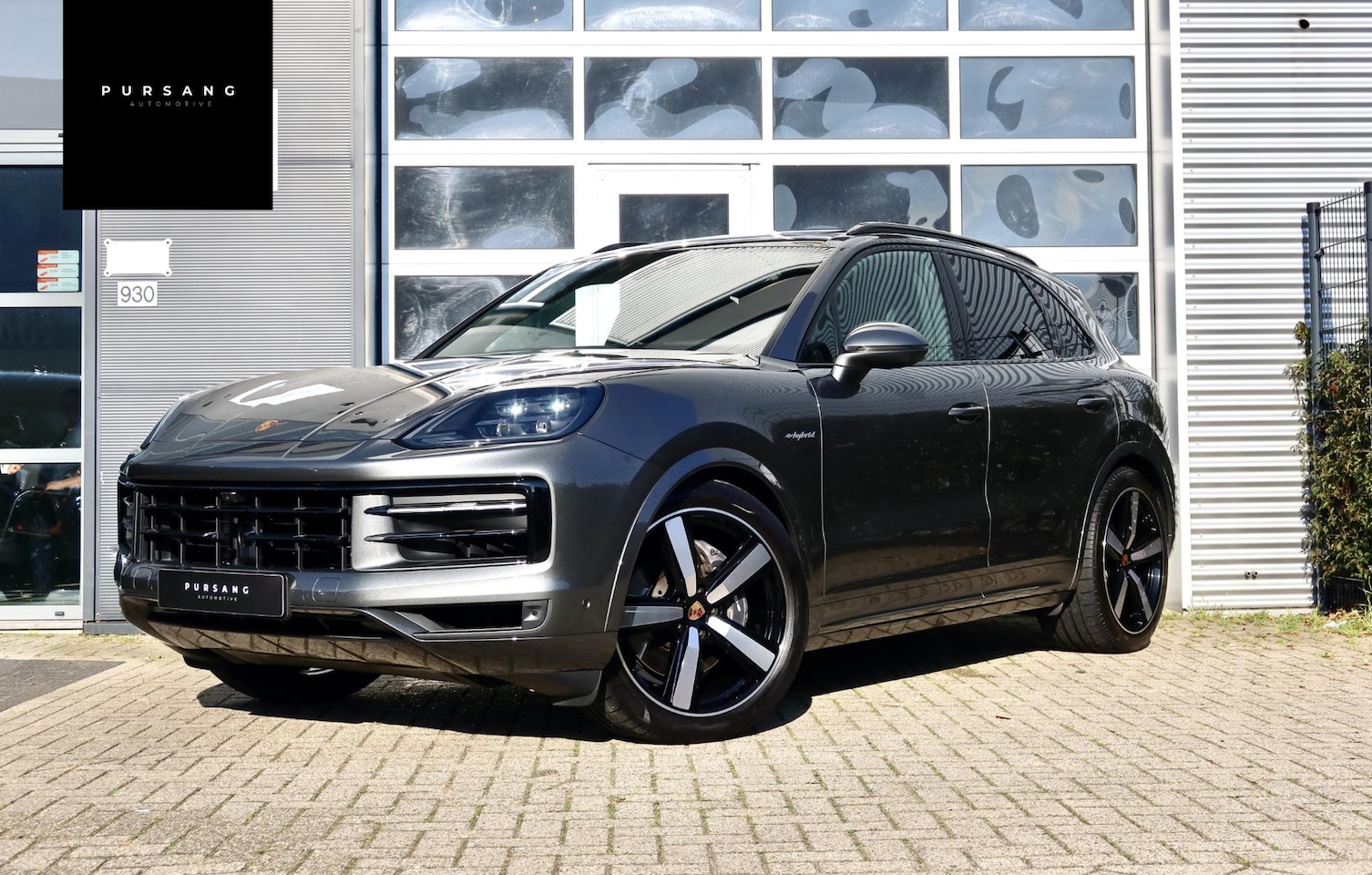 Porsche Cayenne - 3.0 E-Hybrid | Pano | Stoelvent. | Bijrijd. Disp | Soft Close - AutoWereld.nl