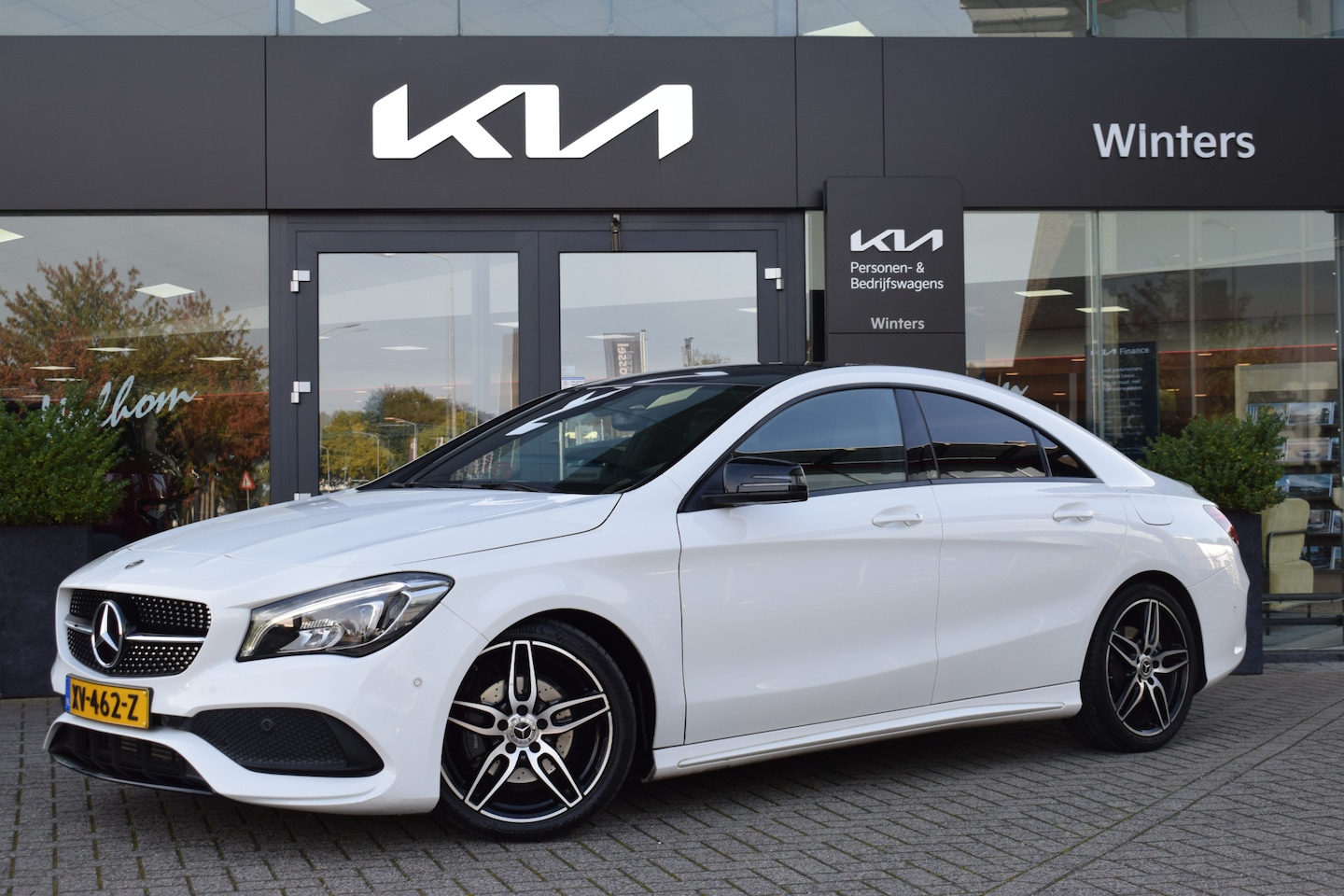 Mercedes-Benz CLA-Klasse - 180 AMG Line | Stoelverw | Navigatie | Cr Control | Schuifdak | Keyless Go | PDC | 1e Eige - AutoWereld.nl