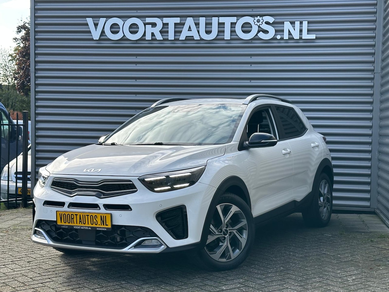 Kia Stonic - 1.0 T-GDi MHEV 120PK GT-Line AUTOMAAT | ELEKTRISCH SCHUIFKANTELDAK | APPLE ANDROID | ADAPT - AutoWereld.nl