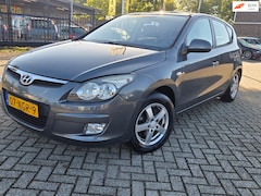 Hyundai i30 - 1.6i Dynamic/TREKHAK/PARKSENSOR