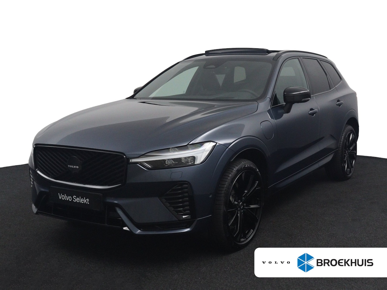 Volvo XC60 - T6 AWD Ultra Black Edition | SoH 100% | Luchtvering | Trekhaak | Snel Beschikbaar | Harman - AutoWereld.nl