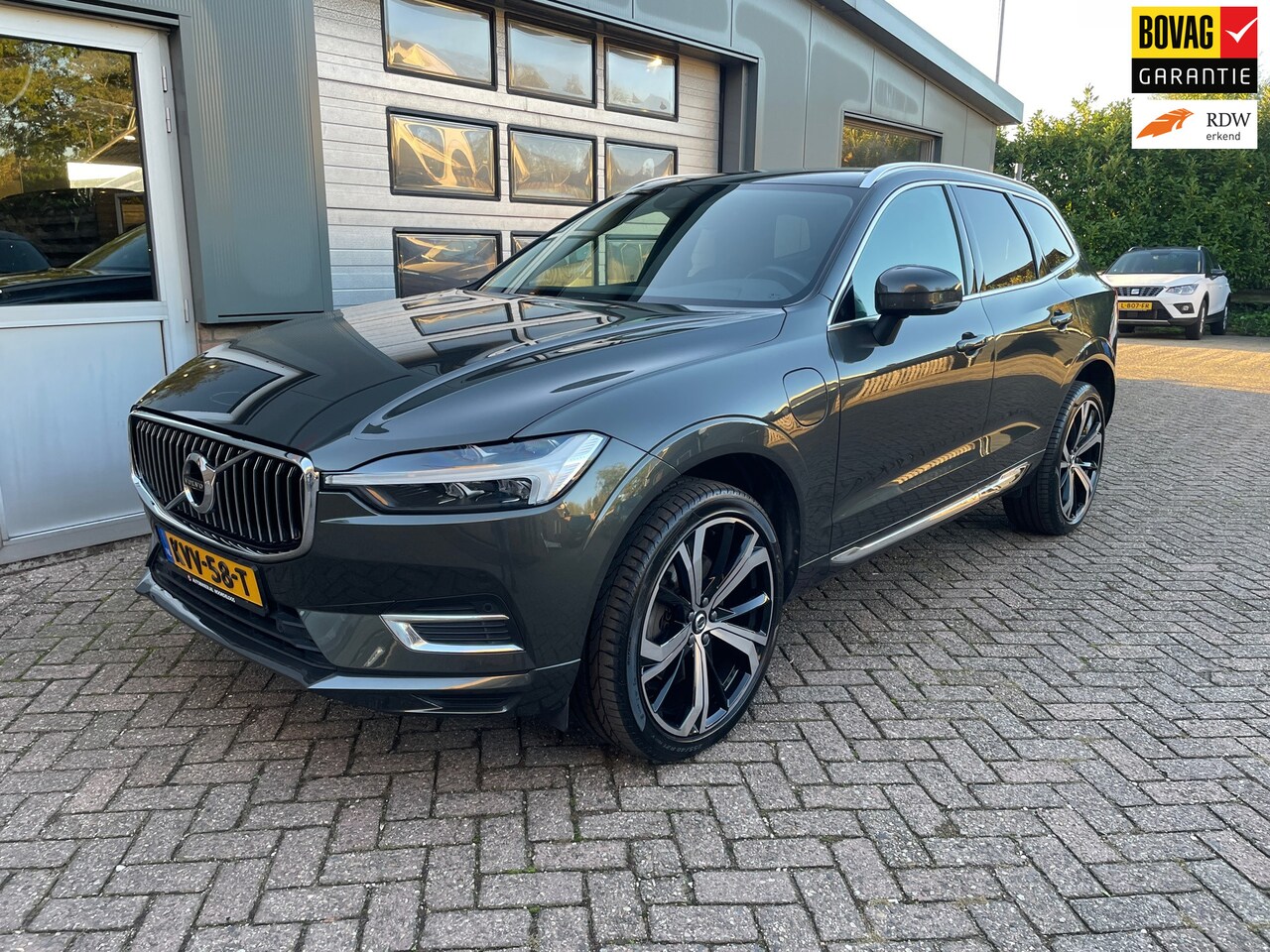 Volvo XC60 - 2.0 Recharge T6 AWD Inscription Panodak, Leer, Trekhaak. - AutoWereld.nl