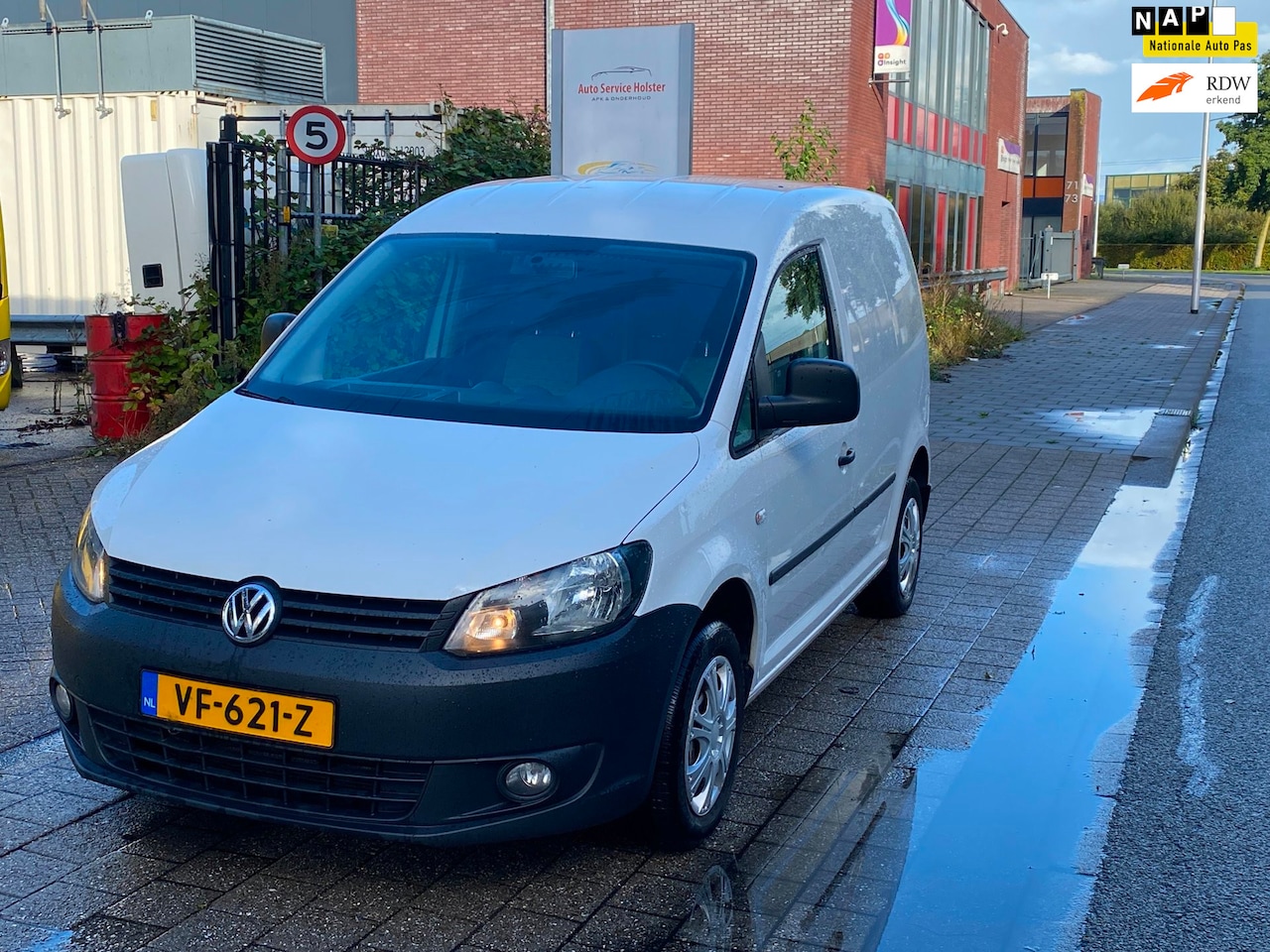 Volkswagen Caddy - 1.6 TDI 1.6 TDI, Apk, Nap, Goed rijdend, Inruil mogelijk. - AutoWereld.nl