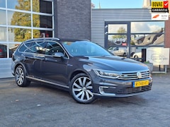 Volkswagen Passat Variant - 1.4 TSI GTE Highline | Zwenkbare trekhaak| Voor + Achter sensoren | Camera | Stoelverwarmi