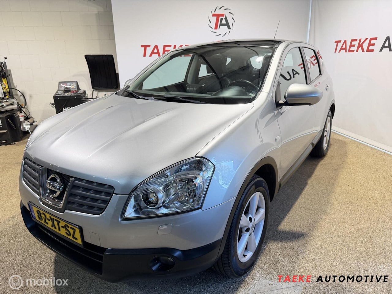 Nissan Qashqai - 2.0 Acenta 4WD AUT/PANO/LEDER/NAP/NWKETTING - AutoWereld.nl
