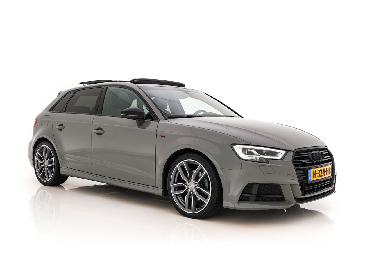Audi A3 Sportback - 35 TFSI S-Line Edition MHEV Aut. *PANO | LEATHER-FABRIC | LED-LIGHTS | DIGI-COCKPIT | NAVI - AutoWereld.nl