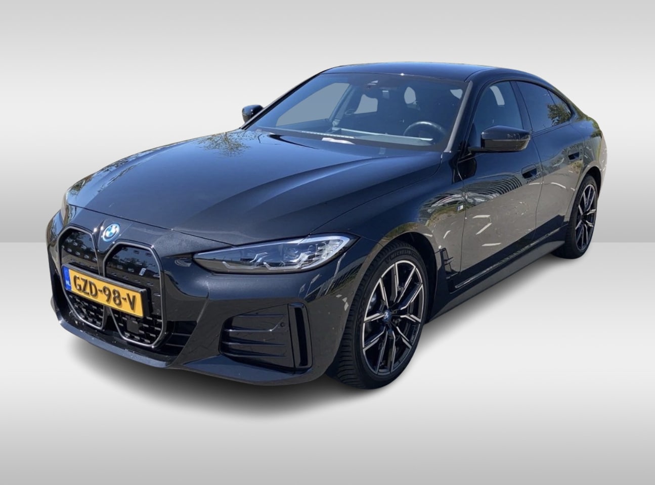 BMW i4 - eDrive35 70 kWh M Sport / Camera / Leer&Alcantara / CarPlay / Luchtvering / Sfeerverlichti - AutoWereld.nl