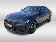 BMW i4 - eDrive35 70 kWh M Sport / Camera / Leer&Alcantara / CarPlay / Luchtvering / Sfeerverlichti