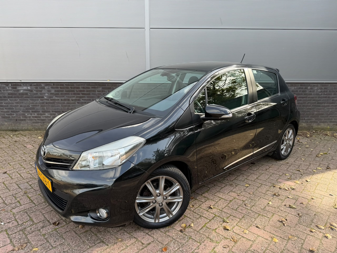 Toyota Yaris - 1.3 VVT-i Dynamic Met Trekhaak - AutoWereld.nl