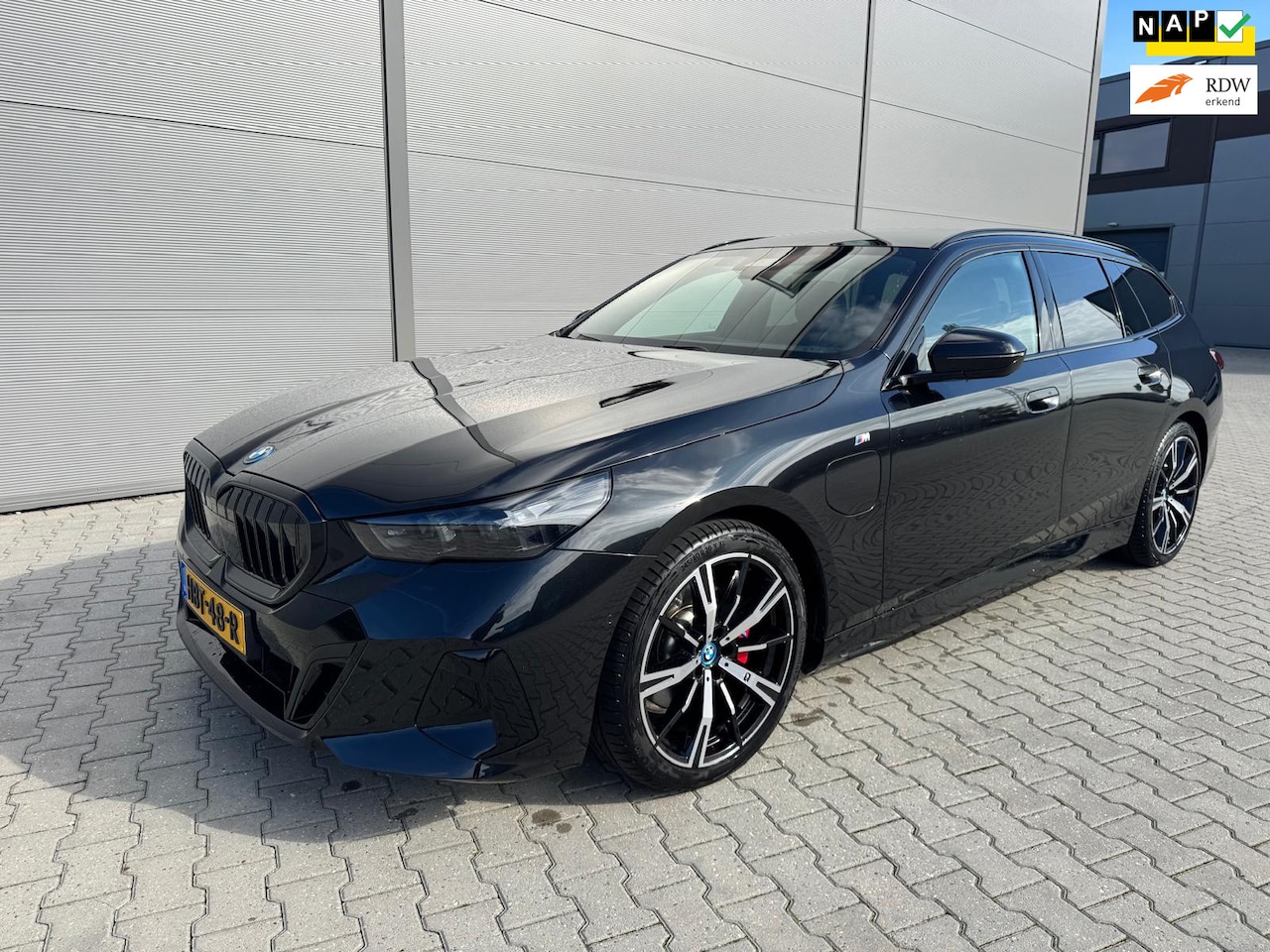 BMW 5-serie Touring - 530e NL AUTO FABRIEKS GARANTIE - AutoWereld.nl