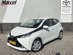 Toyota Aygo - 1.0 VVT-i x-Play Airco Achteruitrijcamera Trekhaak tbv fietsendrager