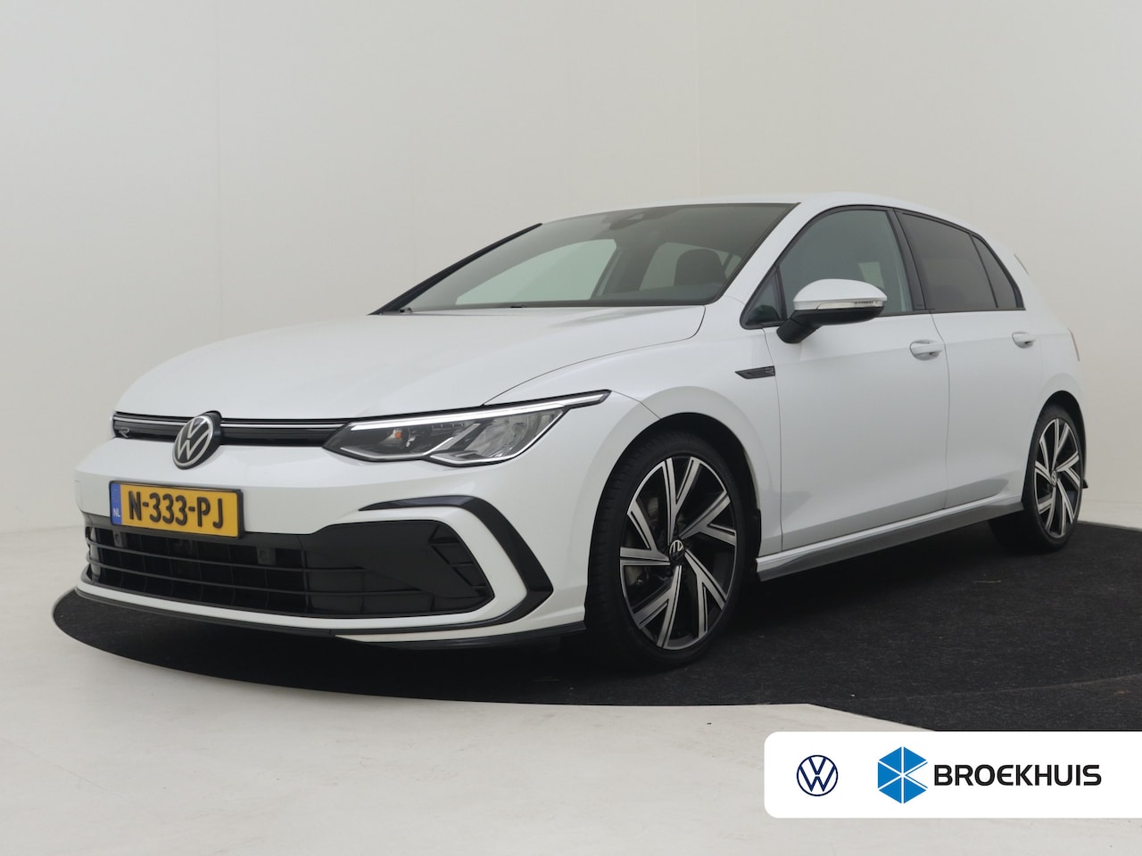 Volkswagen Golf - 1.5 TSI R-Line l Stoel & Stuurverwarming l R-Line In en Exterieur l Adaptieve Cruise Contr - AutoWereld.nl