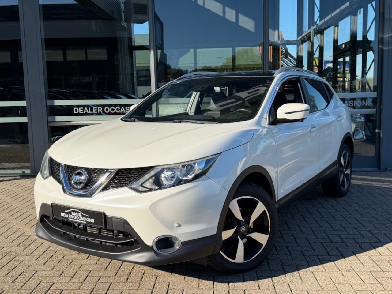 Nissan Qashqai - 1.2 TEKNA+ NAVI PANO AIRCO/ECC PDC - AutoWereld.nl