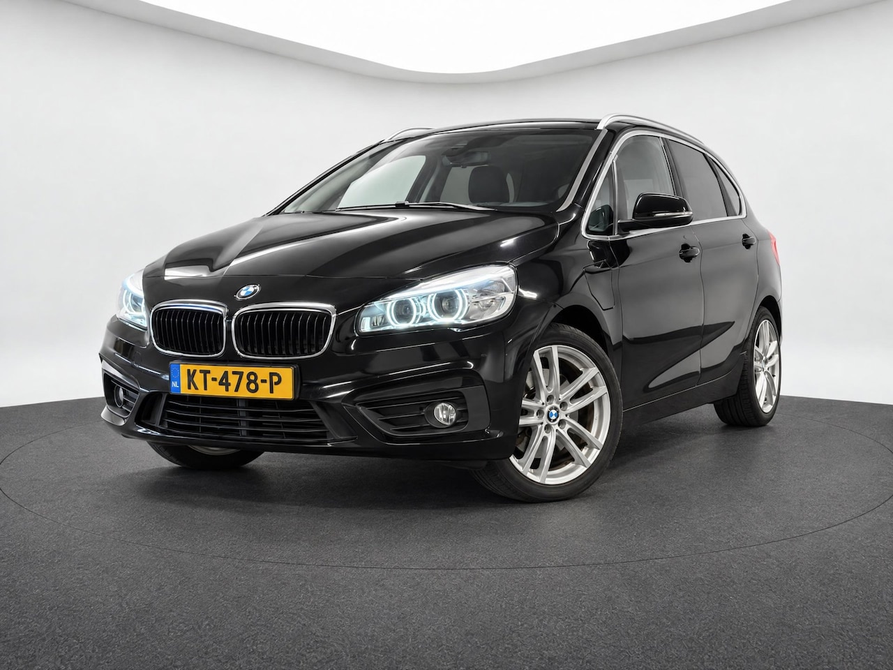 BMW 2-serie Active Tourer - 225xe iPerformance Centennial Executive (LED, NAVI, LEDER, CRUISE, 18 INCH) - AutoWereld.nl