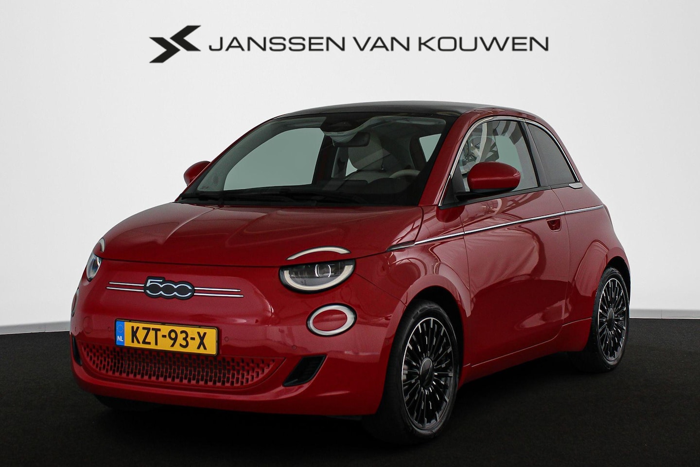 Fiat 500 - La Prima 42 kWh Pano Leder Stoelverwarming JBL Camera Apple CarPlay - AutoWereld.nl