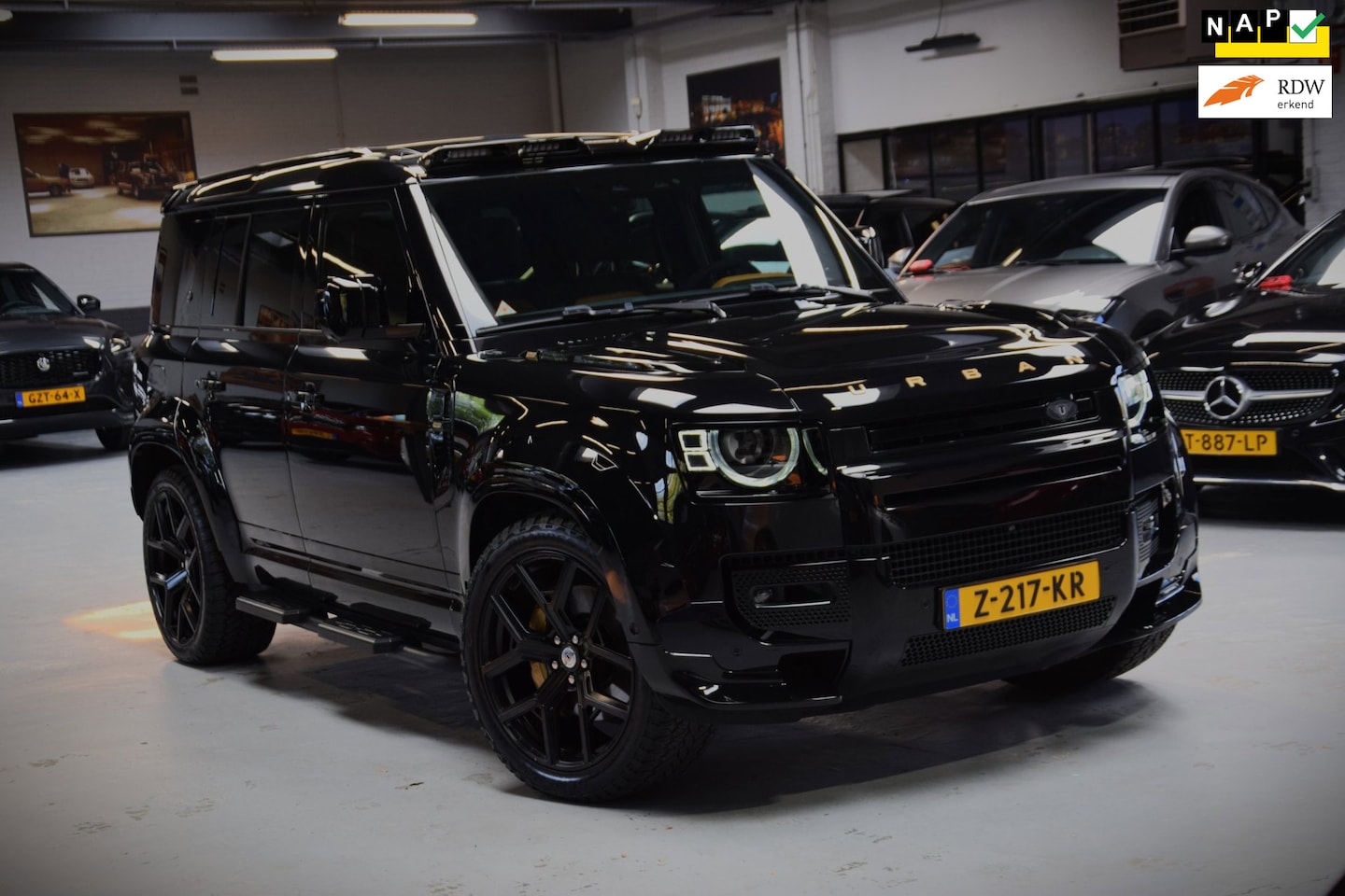 Land Rover Defender 110 - 2.0 P400e 110 X-Dynamic HSE *Urban*|Gr Navi|Panoramadak|Org.NL|1e Eigenaar|Dealer Onderhou - AutoWereld.nl