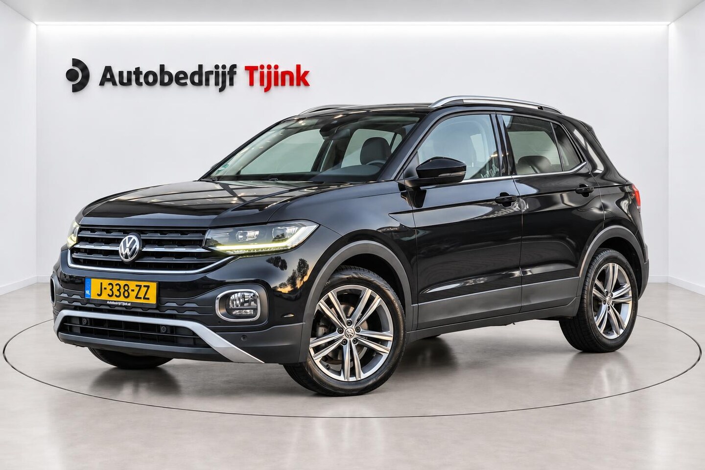 Volkswagen T-Cross - 1.0 TSI Style | Automaat | LED | Trekhaak | Stoelverwarming | Camera | PDC | App-connect | - AutoWereld.nl