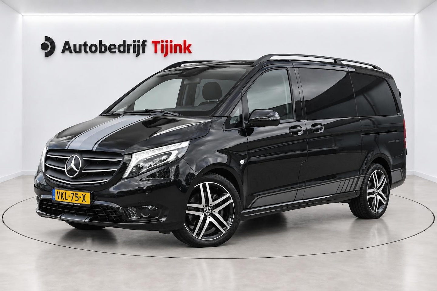 Mercedes-Benz Vito - 119 CDI Lang DC Sport | Automaat | LED | 2x schuifdeur | Trekhaak | Leder | Stoelverwarmin - AutoWereld.nl