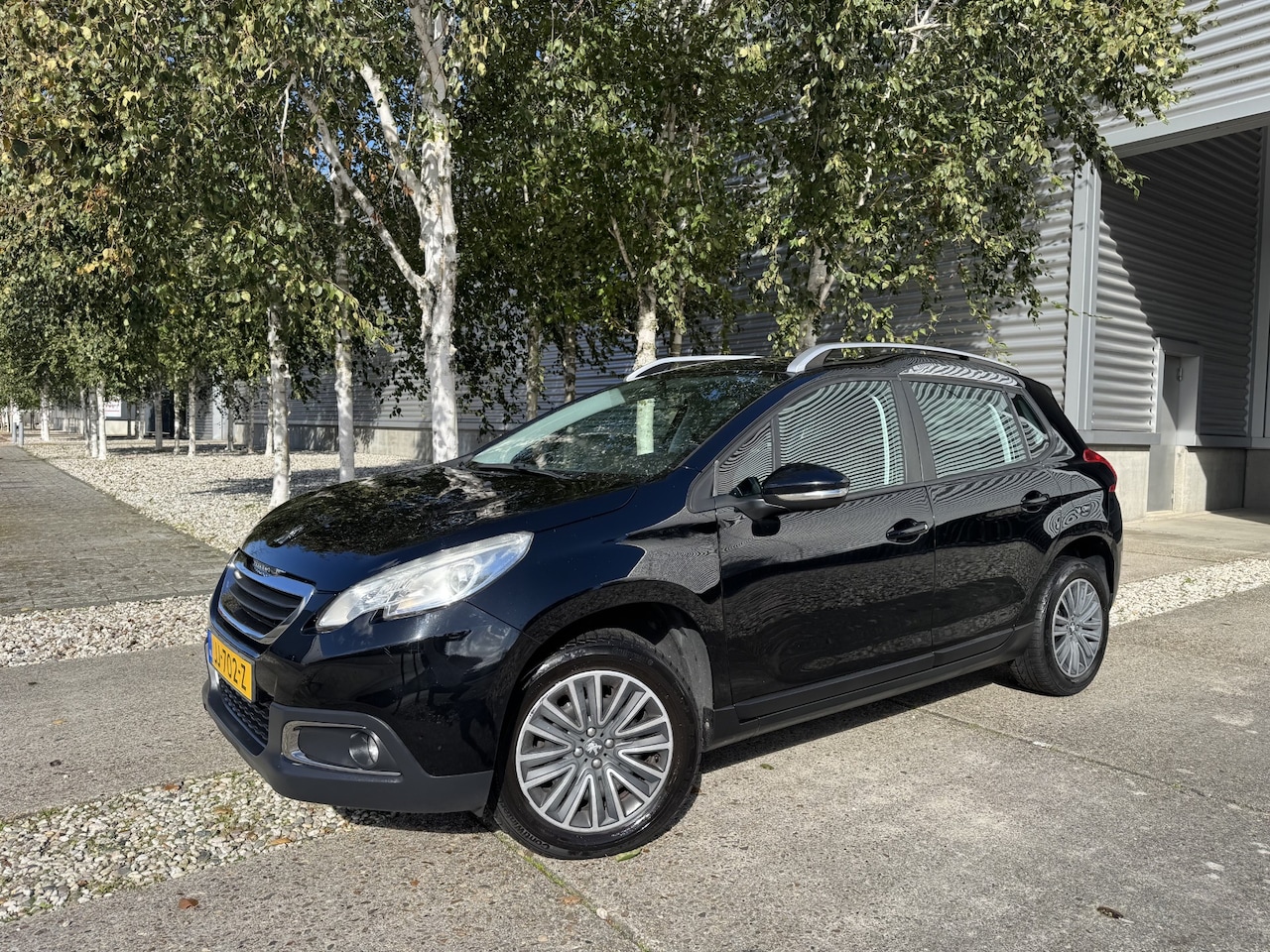 Peugeot 2008 - 1.2 PureTech Active Peugeot 2008 1.2 E-vti 60KW Automaat Airco Trekhaak NAP winterbanden uit 2016 Zwart - AutoWereld.nl