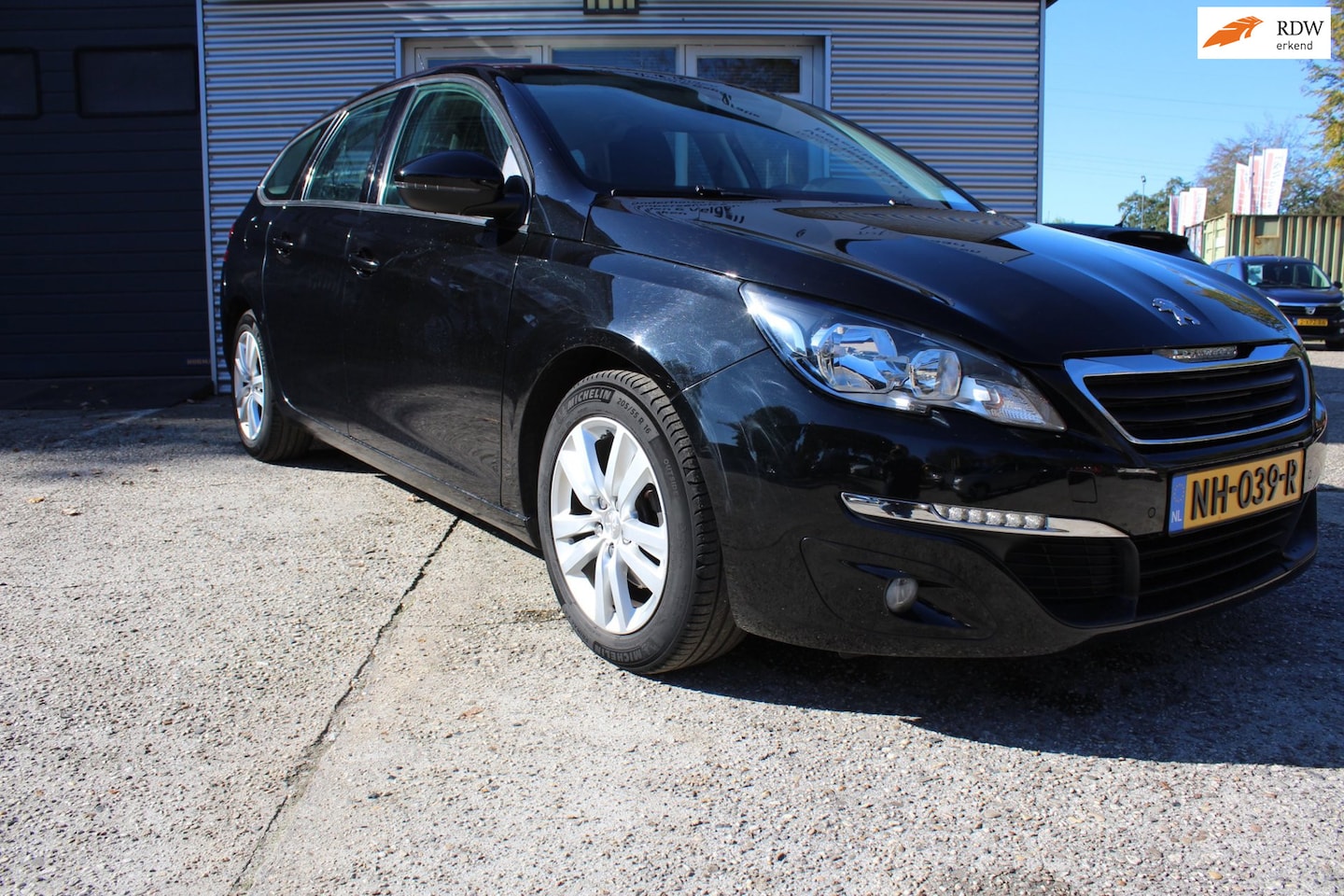 Peugeot 308 SW - 1.2 PureTech Allure Automaat, 5-deurs, navigatie, airco, cruise-control, led, boekjes, 2x - AutoWereld.nl