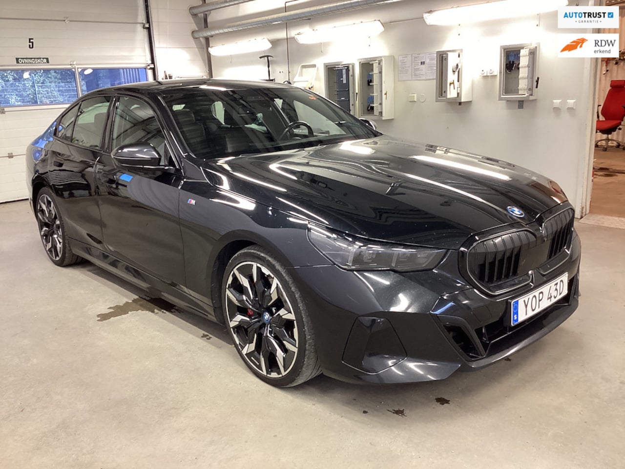 BMW 5-serie - 550e xDrive Full M Sport HUD BTW - AutoWereld.nl