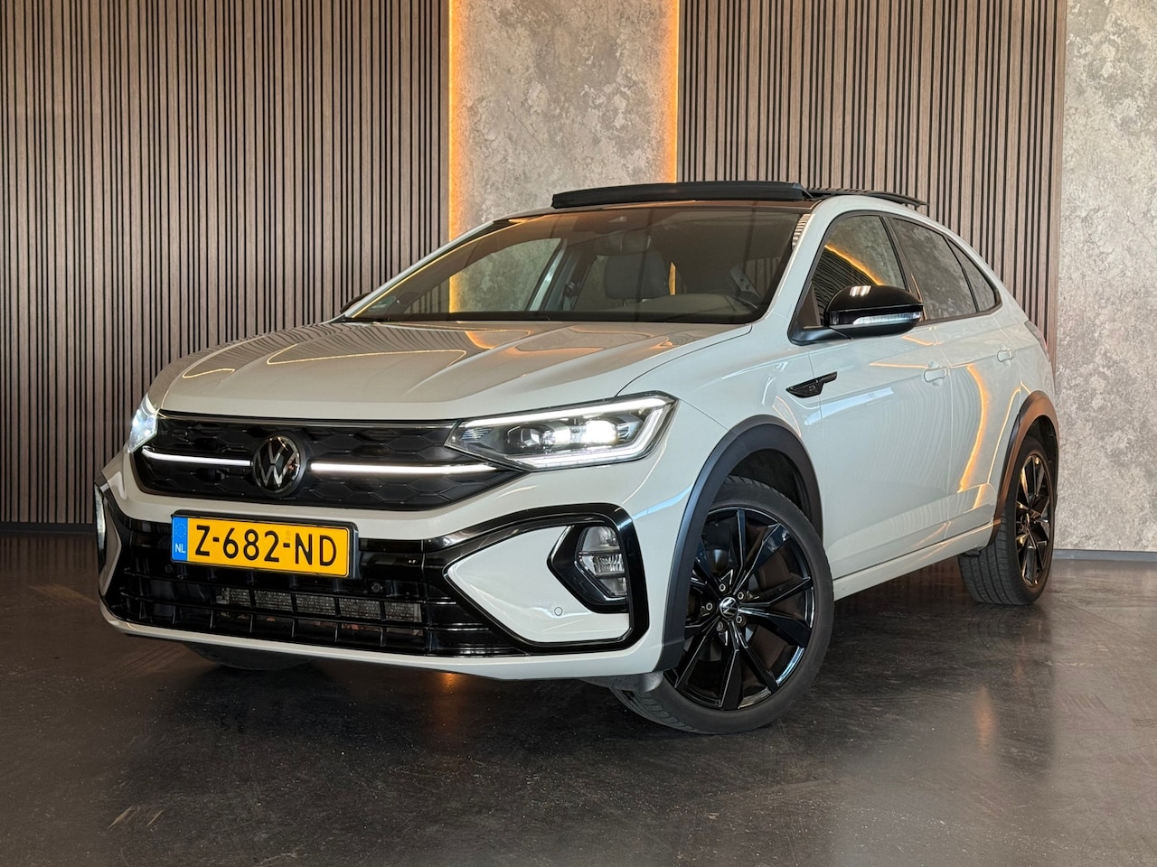 Volkswagen Taigo - 1.0 TSI R-Line DSG Pano IQ Camera - AutoWereld.nl