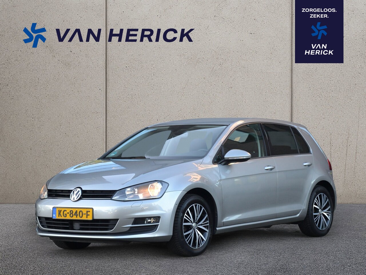 Volkswagen Golf - 1.2 TSI Connected Series | ACC | Trekhaak | Stoelverwarming | Navigatie - AutoWereld.nl