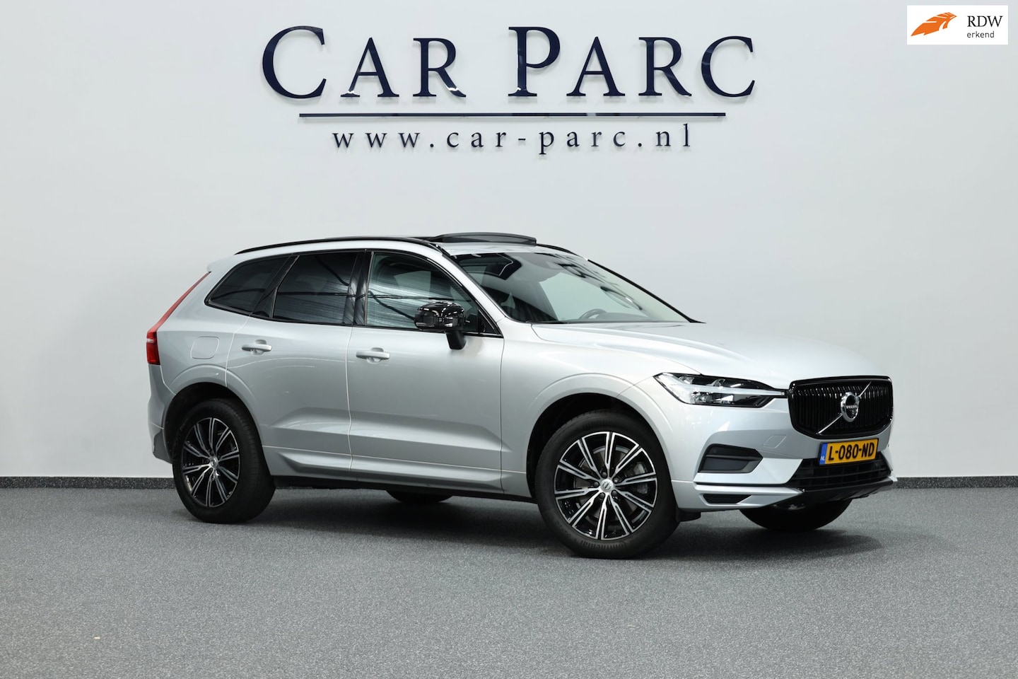 Volvo XC60 - 2.0 B5 Mild Hybrid Momentum Exclusive LED/VIRTUAL/PANO/STUUR+S.VERWARMING/19" LMV/360 CAM/ - AutoWereld.nl