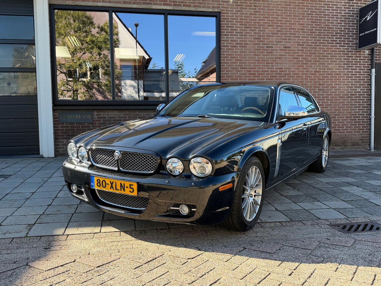 Jaguar XJ - 4.2 V8 LWB 4.2 V8 LWB - AutoWereld.nl